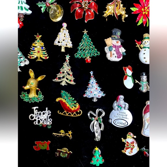 Group Of 45 Beautiful Vintage Christmas Brooches Jewelry - Picture 3 of 9